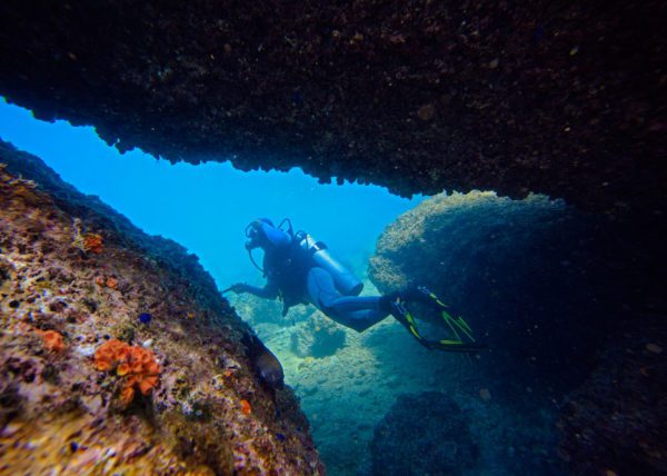 Real buoyancy control: diving through a cave | Costa Elena