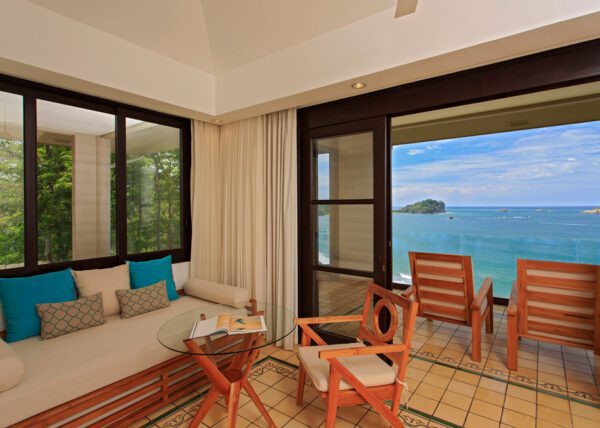 Suite con vista al bosque y al Parque Nacional Manuel Antonio - Arenas del Mar | Cayuga Collection