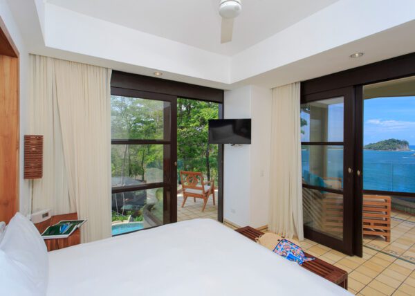 Suite with jungle and view of Manuel Antonio National Park - Arenas del Mar | Cayuga Collection