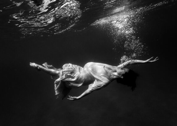 Underwater maternity, like a metaphor fot the arquetype of the womb