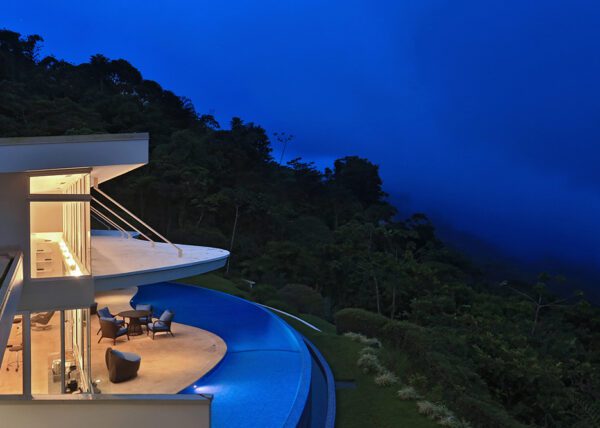 Waves inspired architecture, a house to admire the ocean’s splendor - Casa de Luz | Costa Verde Estates