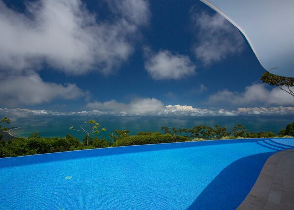 Piscina sin fin con vista de Bahía Ballena - Casa de Luz | Costa Verde Estates