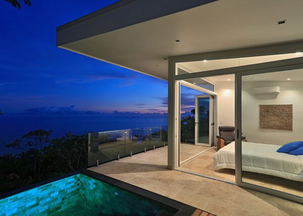 Spectacular glass walls and bioclimatic strategies for sustainable living - Casa de Luz | Costa Verde Estates